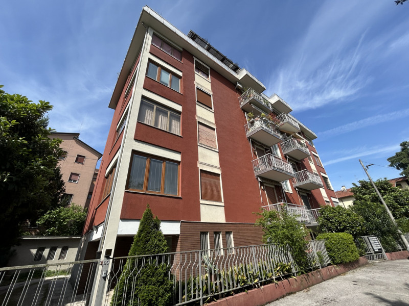 SANT’ANDREA

In un piacevole contesto residenziale, ben abitato e particolarmente apprezzato per ...