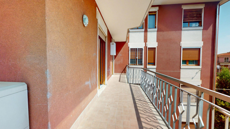 SANT’ANDREA

In un piacevole contesto residenziale, ben abitato e particolarmente apprezzato per ...