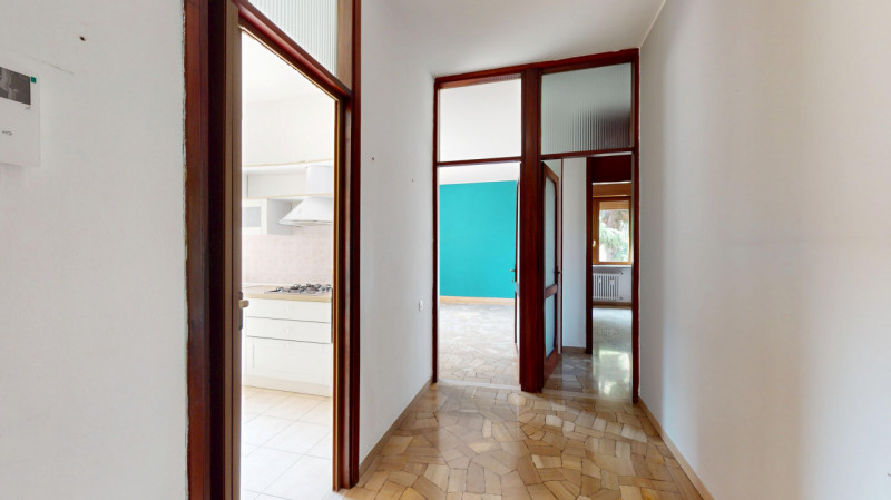 SANT’ANDREA

In un piacevole contesto residenziale, ben abitato e particolarmente apprezzato per ...