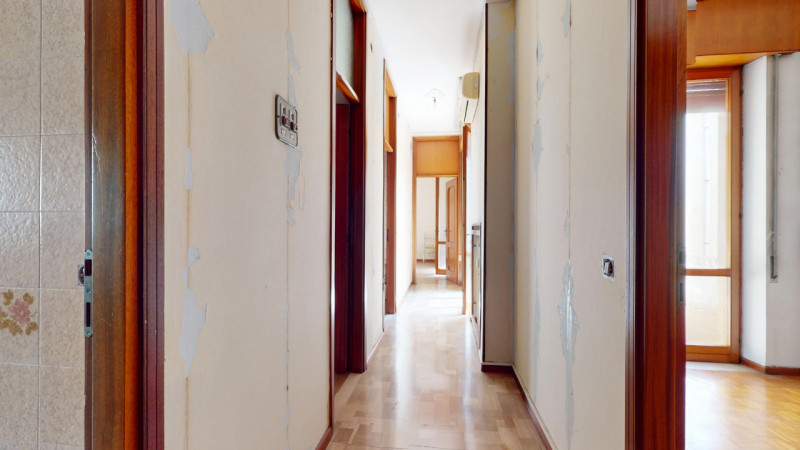 ARACELI

Inserito in una zona comoda a tutti i principali servizi e a pochi minuti dal centro sto...