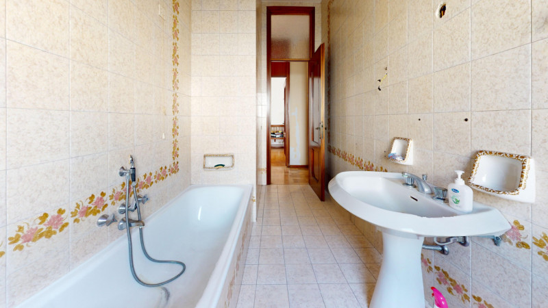 ARACELI

Inserito in una zona comoda a tutti i principali servizi e a pochi minuti dal centro sto...