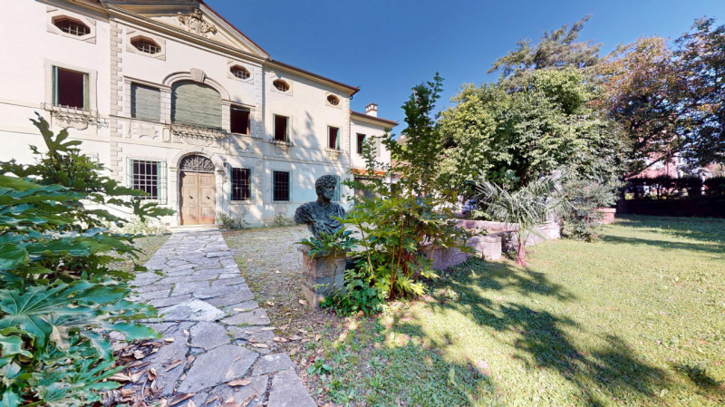 SANT’ANDREA

DESCRIZIONE E PARTICOLARITA'

Immersa nella quiete e nell’eleganza della rinomata zo...