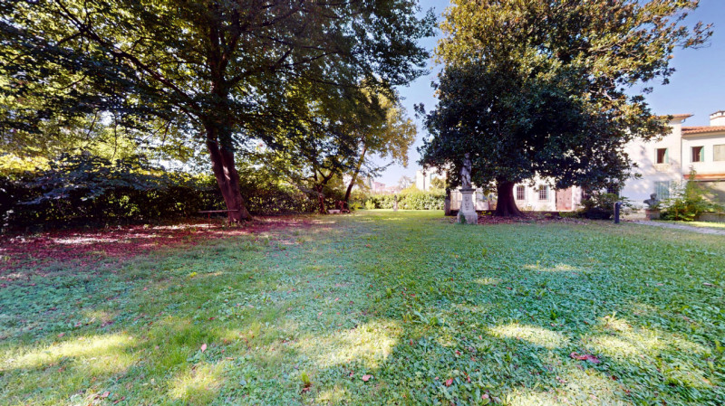 SANT’ANDREA

DESCRIZIONE E PARTICOLARITA'

Immersa nella quiete e nell’eleganza della rinomata zo...