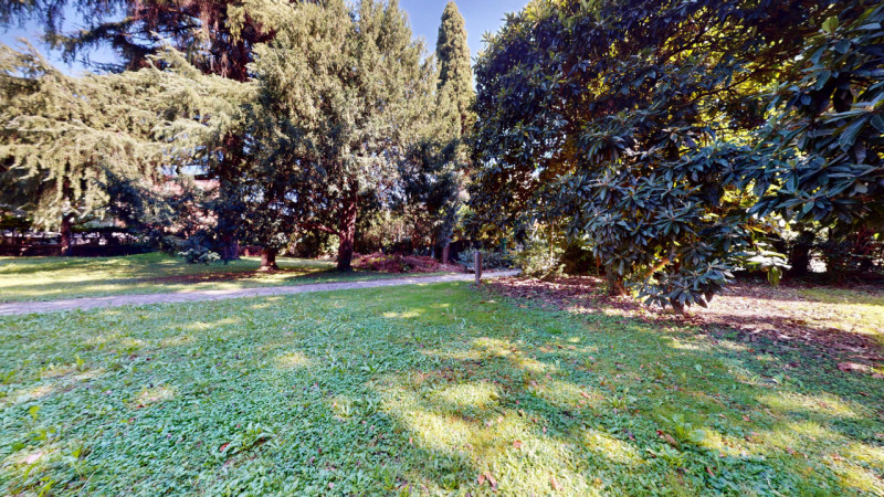 SANT’ANDREA

DESCRIZIONE E PARTICOLARITA'

Immersa nella quiete e nell’eleganza della rinomata zo...