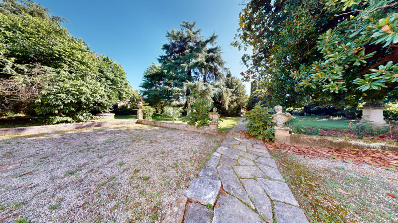 SANT’ANDREA

DESCRIZIONE E PARTICOLARITA'

Immersa nella quiete e nell’eleganza della rinomata zo...