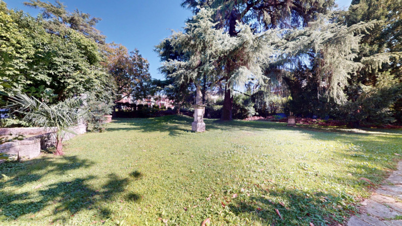 SANT’ANDREA

DESCRIZIONE E PARTICOLARITA'

Immersa nella quiete e nell’eleganza della rinomata zo...