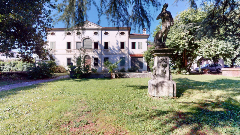 SANT’ANDREA

DESCRIZIONE E PARTICOLARITA'

Immersa nella quiete e nell’eleganza della rinomata zo...