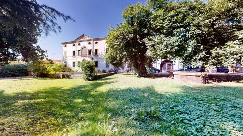 SANT’ANDREA

DESCRIZIONE E PARTICOLARITA'

Immersa nella quiete e nell’eleganza della rinomata zo...