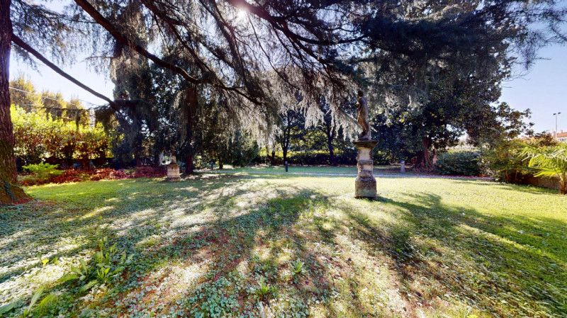 SANT’ANDREA

DESCRIZIONE E PARTICOLARITA'

Immersa nella quiete e nell’eleganza della rinomata zo...