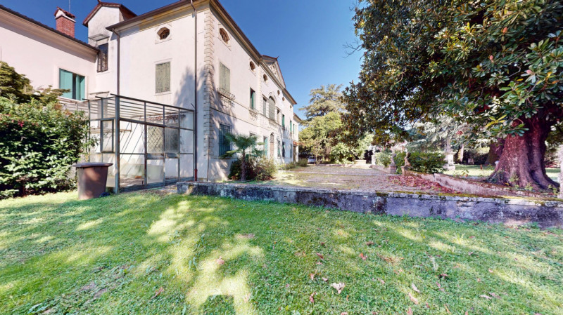 SANT’ANDREA

DESCRIZIONE E PARTICOLARITA'

Immersa nella quiete e nell’eleganza della rinomata zo...