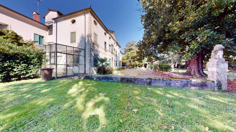 SANT’ANDREA

DESCRIZIONE E PARTICOLARITA'

Immersa nella quiete e nell’eleganza della rinomata zo...