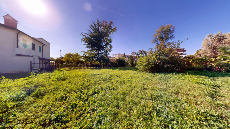 SANT’ANDREA

DESCRIZIONE E PARTICOLARITA'

Immersa nella quiete e nell’eleganza della rinomata zo...