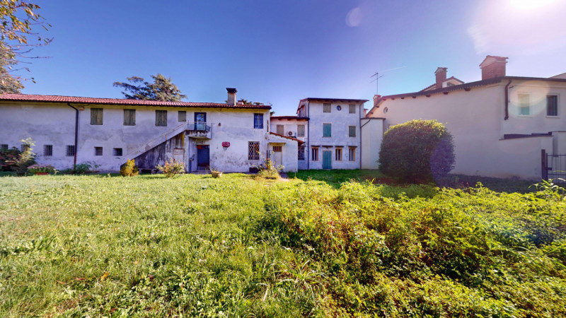 SANT’ANDREA

DESCRIZIONE E PARTICOLARITA'

Immersa nella quiete e nell’eleganza della rinomata zo...