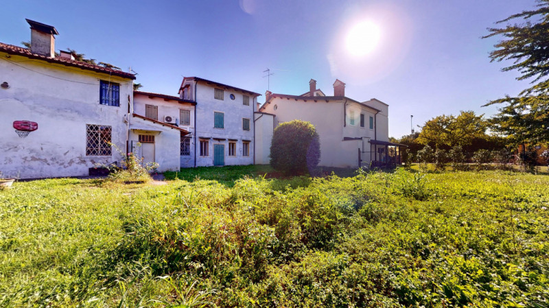 SANT’ANDREA

DESCRIZIONE E PARTICOLARITA'

Immersa nella quiete e nell’eleganza della rinomata zo...