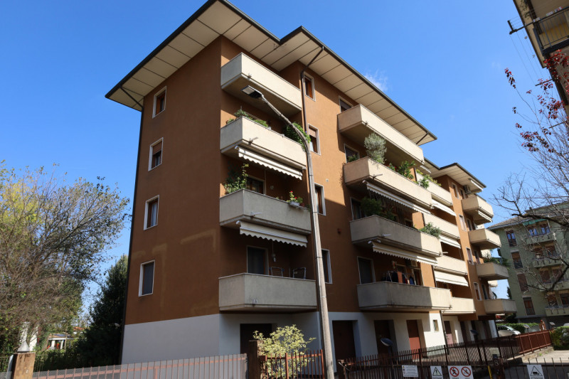 SANT’ANDREA

Inserito in un quartiere residenziale, comodo a tutti i principali servizi a pochi m...