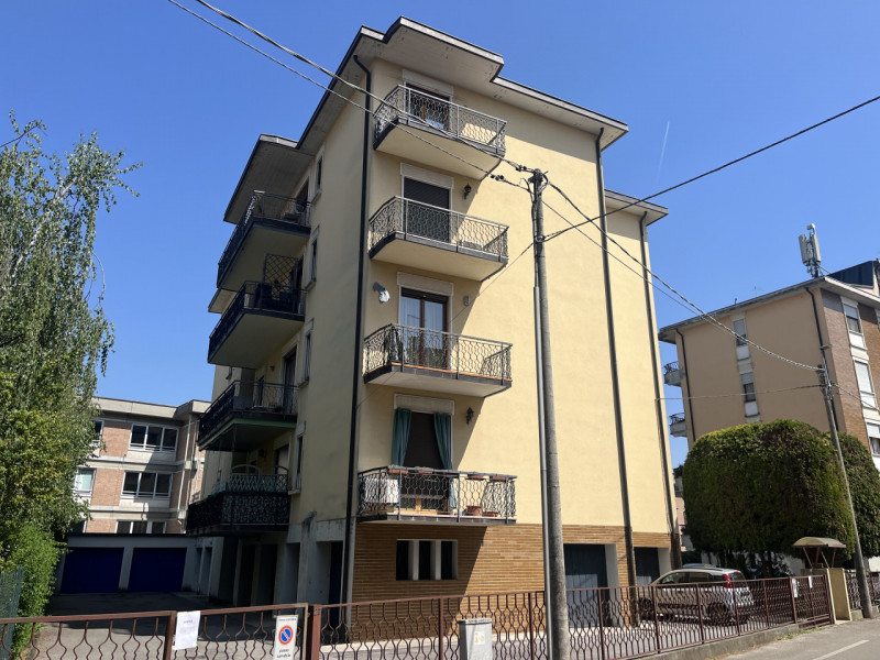 ARACELI

Inserito in un quartiere residenziale, comodo a tutti i principali servizi a pochi minut...