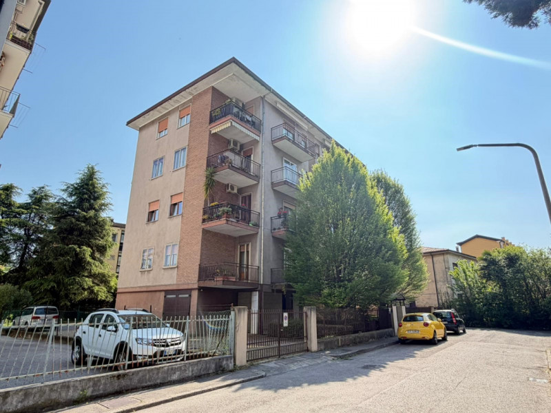 ARACELI

Inserito in un contesto residenziale particolarmente tranquillo e ben abitato, l’immobil...