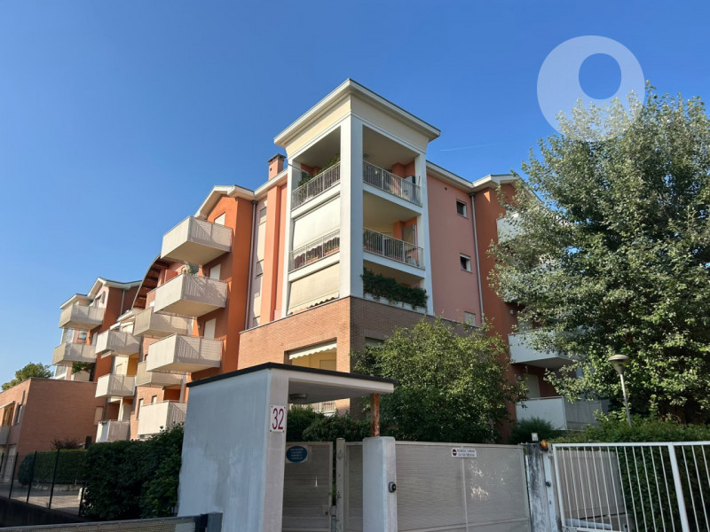 ANCONETTA

Inserito in un quartiere residenziale tranquillo e ben abitato, l’appartamento si trov...