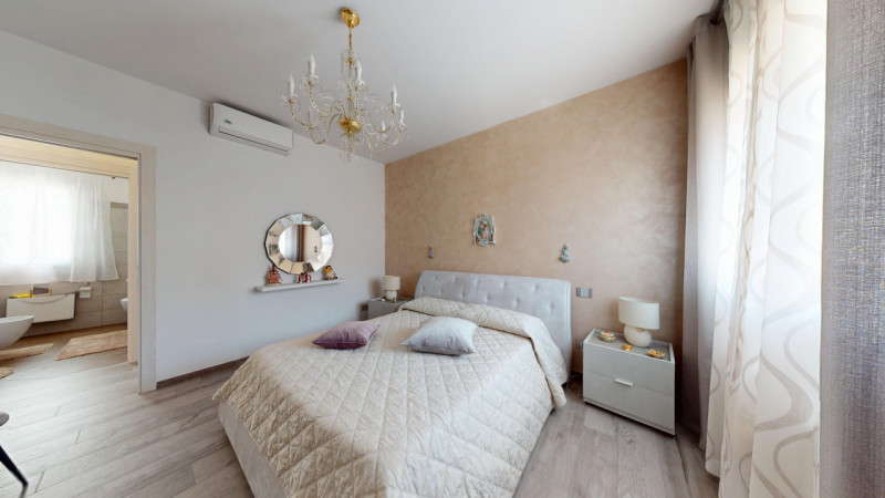 ANCONETTA

Inserito in un quartiere residenziale, zona ben abitata e molto tranquilla. L’appartam...