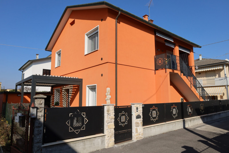 ANCONETTA

Inserito in un quartiere residenziale, zona ben abitata e molto tranquilla. L’appartam...