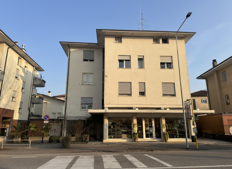 ANCONETTA

Inserito in un quartiere residenziale tranquillo e ben abitato, l’appartamento si trov...