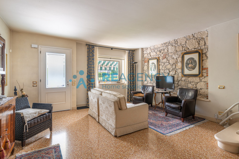 MONTECCHIO MAGGIORE

SIETE UNA FAMIGLIA ALLA RICERCA DI UNA CASA IN OTTIME CONDIZIONI E CON GRAND...