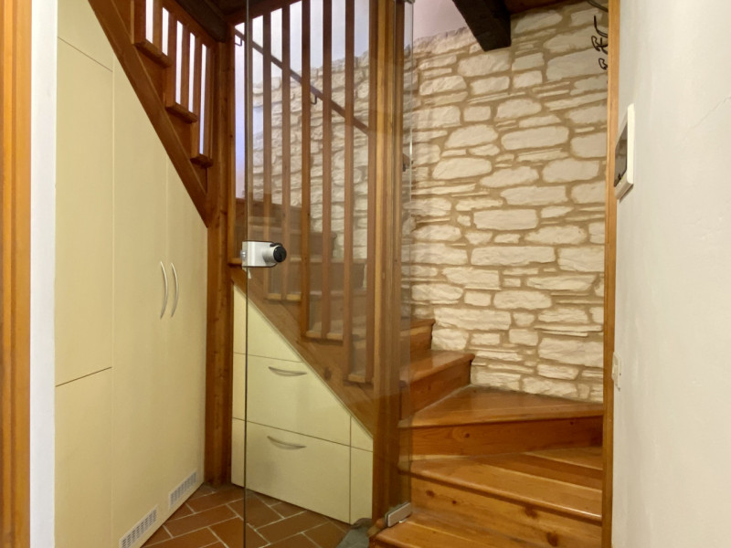 In una tranquilla contrada di Torrebelvicino, contrada Cavion, immersa in un contesto naturale mo...