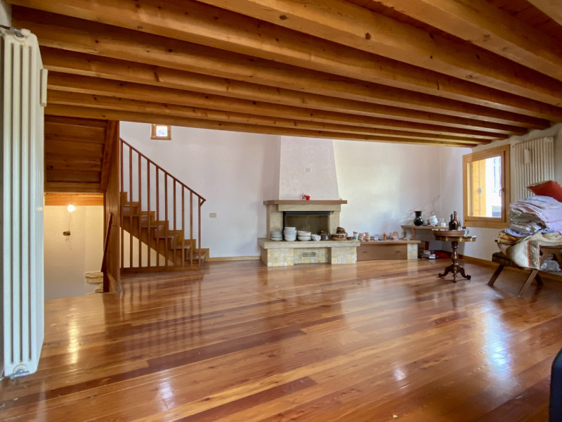 In una tranquilla contrada di Torrebelvicino, contrada Cavion, immersa in un contesto naturale mo...