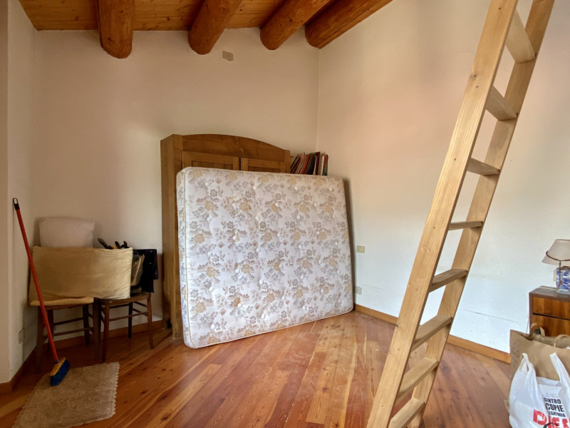 In una tranquilla contrada di Torrebelvicino, contrada Cavion, immersa in un contesto naturale mo...