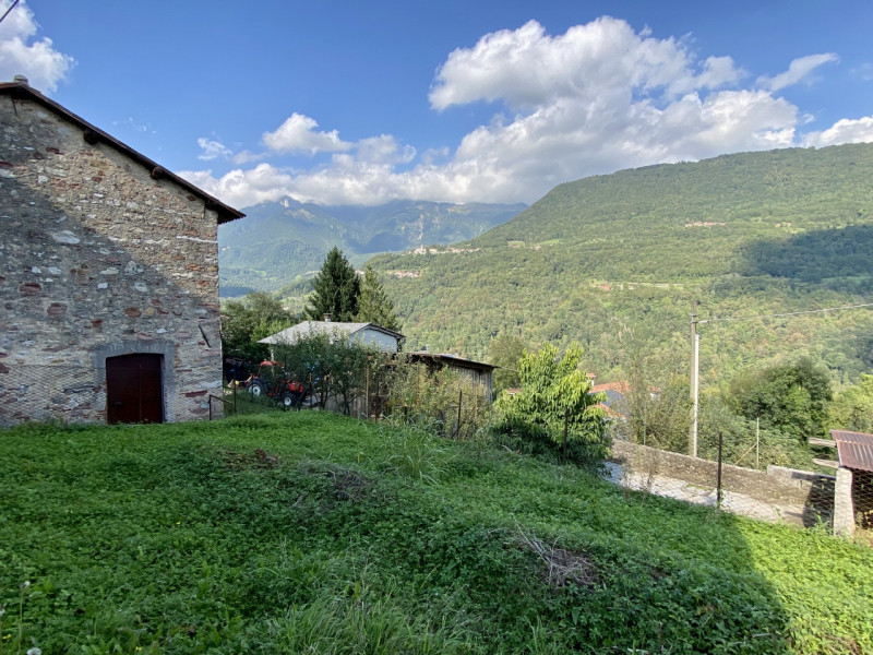 In una tranquilla contrada di Torrebelvicino, contrada Cavion, immersa in un contesto naturale mo...