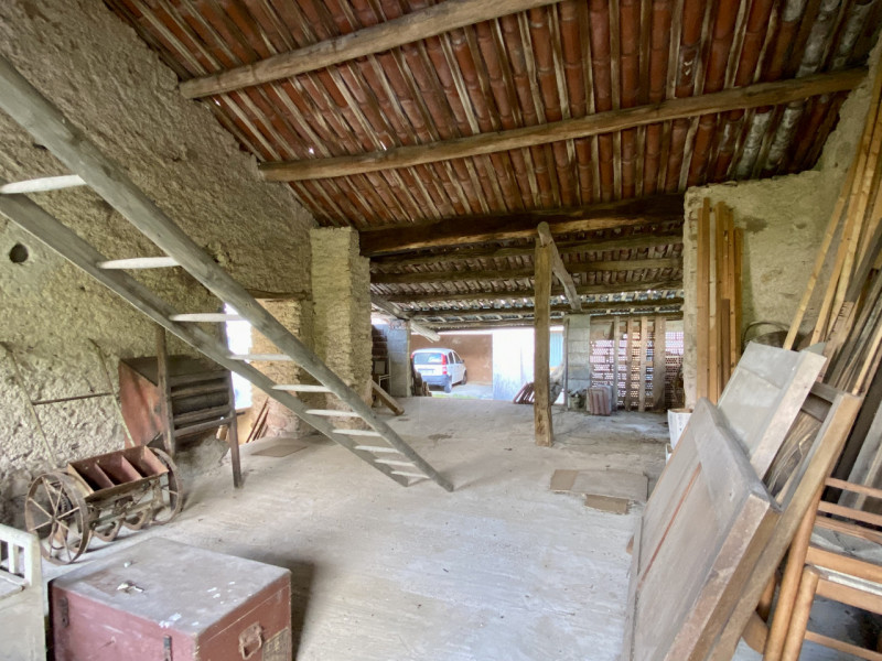 In una tranquilla contrada di Torrebelvicino, contrada Cavion, immersa in un contesto naturale mo...