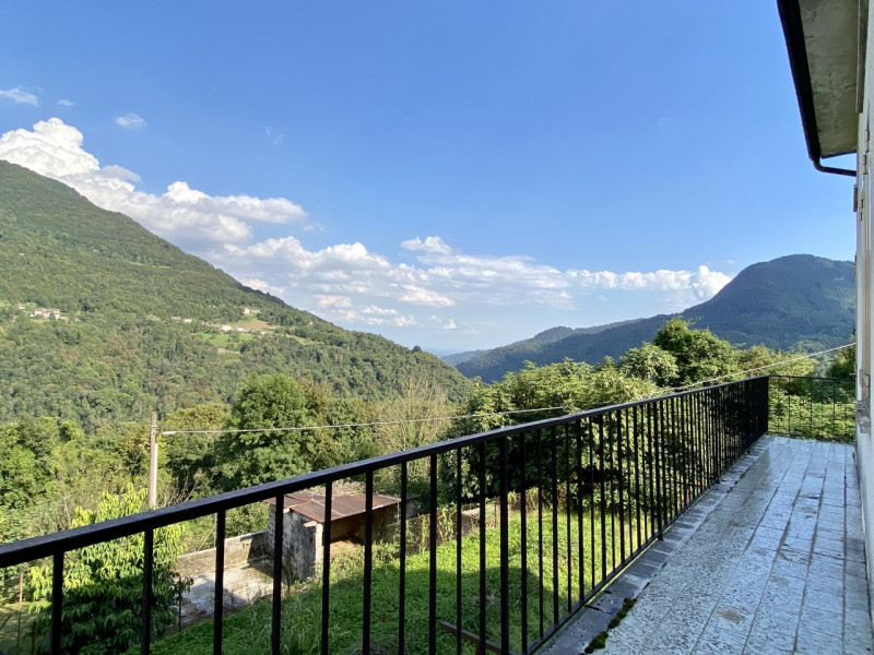 In una tranquilla contrada di Torrebelvicino, contrada Cavion, immersa in un contesto naturale mo...