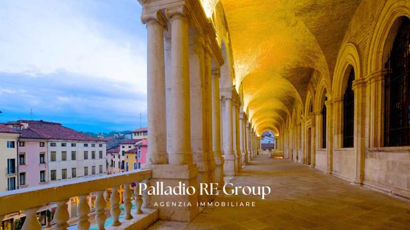 Prestigioso negozio locato a istituto bancario nel cuore del Centro Storico

Nel cuore pulsante d...