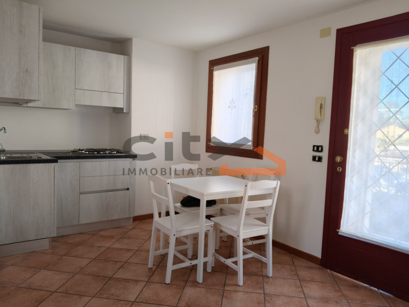 Romano Alto, in vicolo di Borgo a cinque minuti a piedi dal Centro Paese proponiamo MINIAPPARTAME...