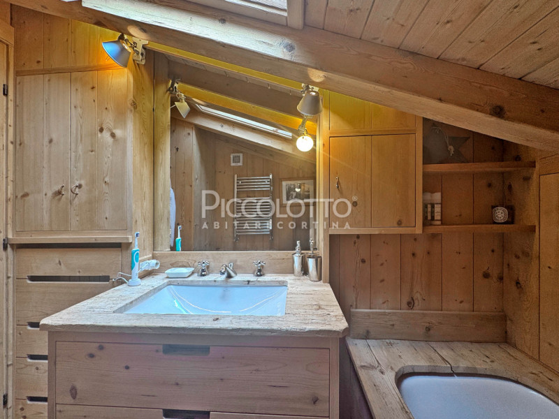 Rif. V5321 - Monolocale in vendita nel cuore di Cortina d'Ampezzo, comodo ai servizi e dotato di ...