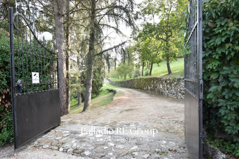 Isola Vicentina - Nel suggestivo contesto delle colline di Torreselle, proponiamo in vendita una ...