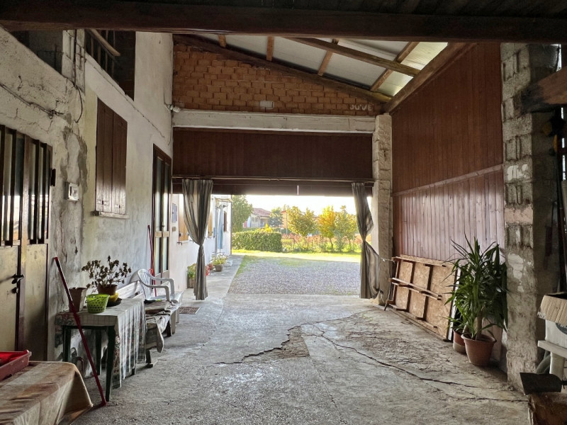 PORZIONE DI CASA DI CORTE DA RISTRUTTURARE CON GIARDINO ESCLUSIVO e ACCESSORI A MONTEGALDA (VICEN...