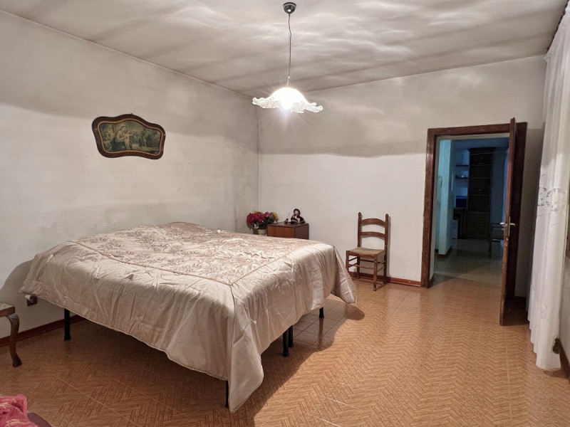 PORZIONE DI CASA DI CORTE DA RISTRUTTURARE CON GIARDINO ESCLUSIVO e ACCESSORI A MONTEGALDA (VICEN...