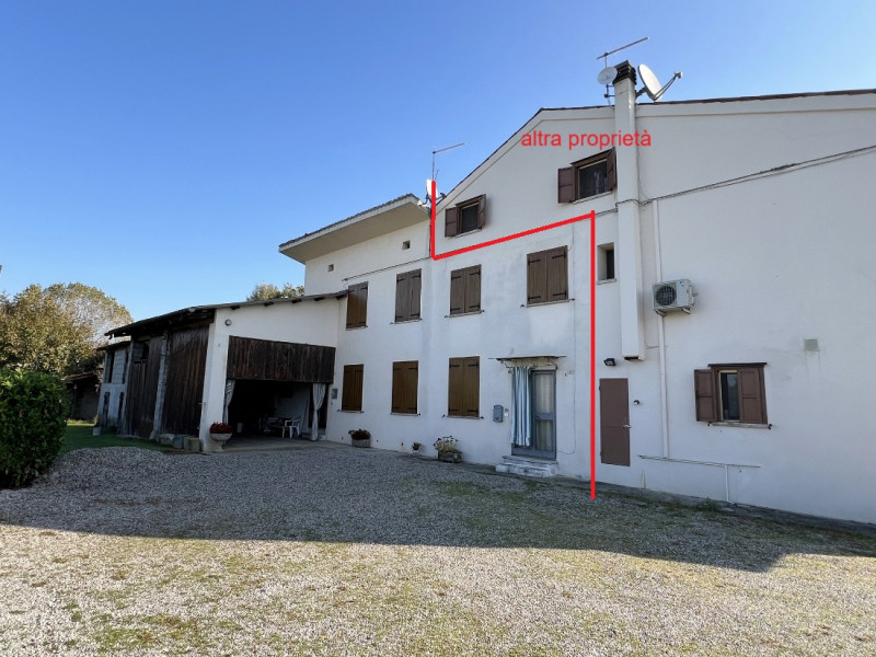 PORZIONE DI CASA DI CORTE DA RISTRUTTURARE CON GIARDINO ESCLUSIVO e ACCESSORI A MONTEGALDA (VICEN...