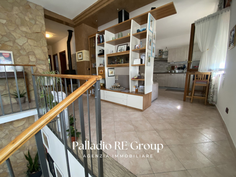 Nel cuore di Monteviale, immersa in un contesto verde e rilassante ma comodissima a tutti i servi...