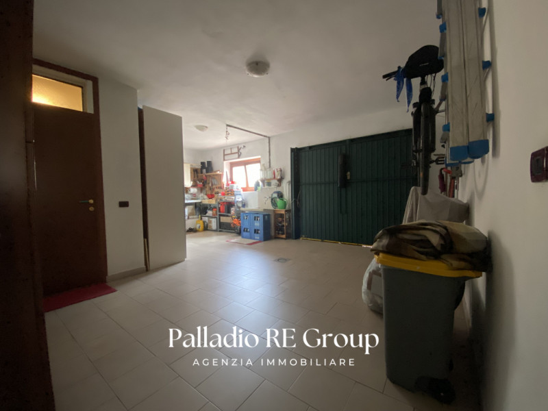 Nel cuore di Monteviale, immersa in un contesto verde e rilassante ma comodissima a tutti i servi...