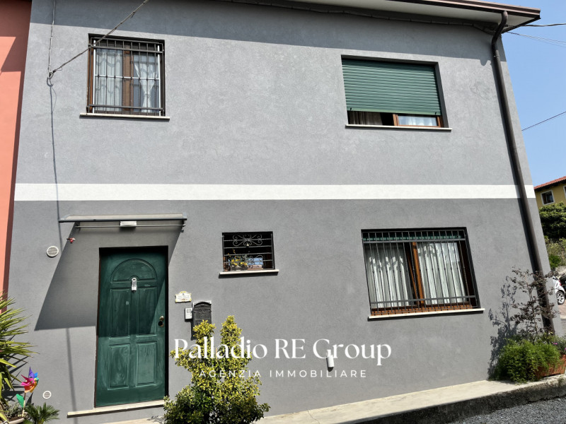 Nel cuore di Monteviale, immersa in un contesto verde e rilassante ma comodissima a tutti i servi...