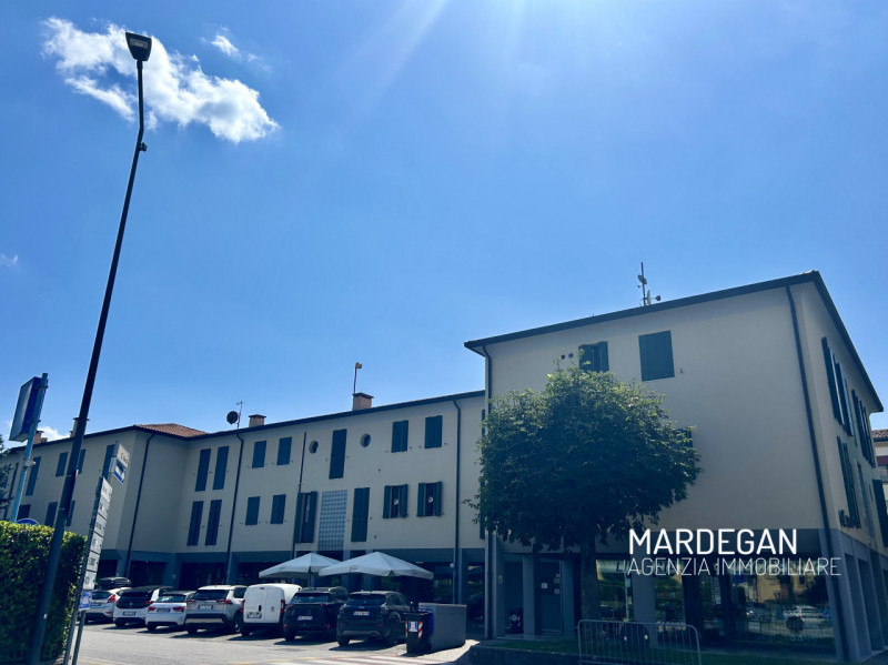 Quando vieni a scoprirlo?
In un bel contesto curato e in ordine, ufficio di 250 mq, diviso in due...