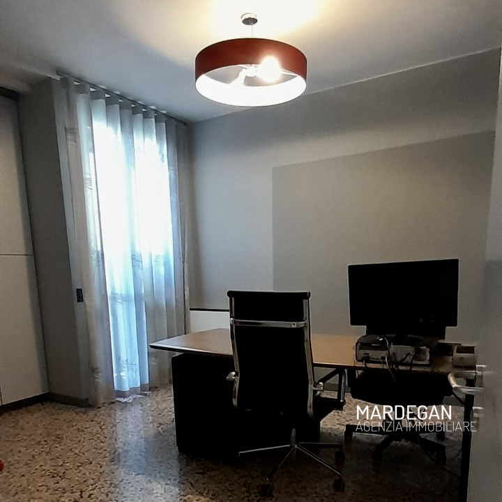 Quando vieni a scoprirlo?
In un bel contesto curato e in ordine, ufficio di 250 mq, diviso in due...