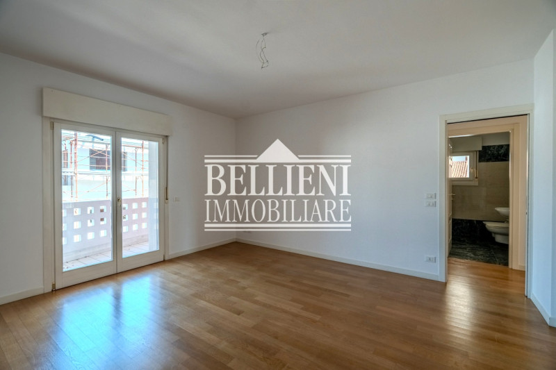 SANT'ANDREA - Proponiamo in vendita un ampio appartamento bicamere situato nella tranquilla e ric...