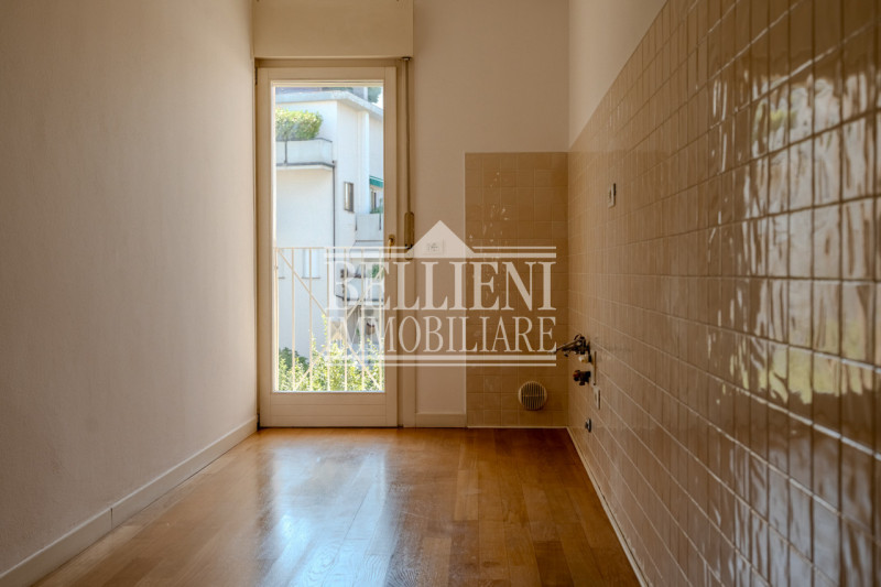 SANT'ANDREA - Proponiamo in vendita un ampio appartamento bicamere situato nella tranquilla e ric...