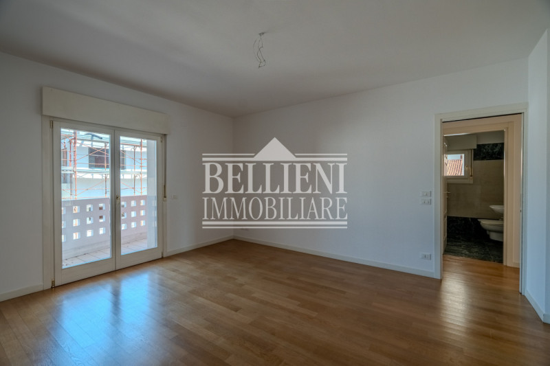 SANT'ANDREA - Proponiamo in vendita un ampio appartamento bicamere situato nella tranquilla e ric...