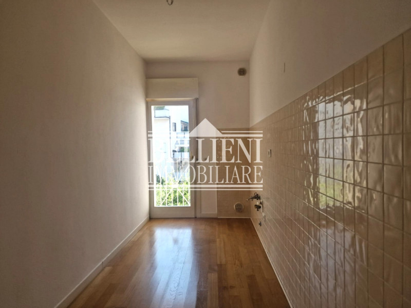 SANT'ANDREA - Proponiamo in vendita un ampio appartamento bicamere situato nella tranquilla e ric...