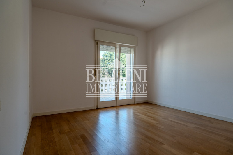 SANT'ANDREA - Proponiamo in vendita un ampio appartamento bicamere situato nella tranquilla e ric...