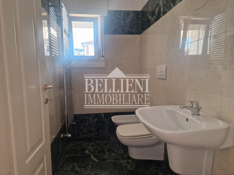 SANT'ANDREA - Proponiamo in vendita un ampio appartamento bicamere situato nella tranquilla e ric...